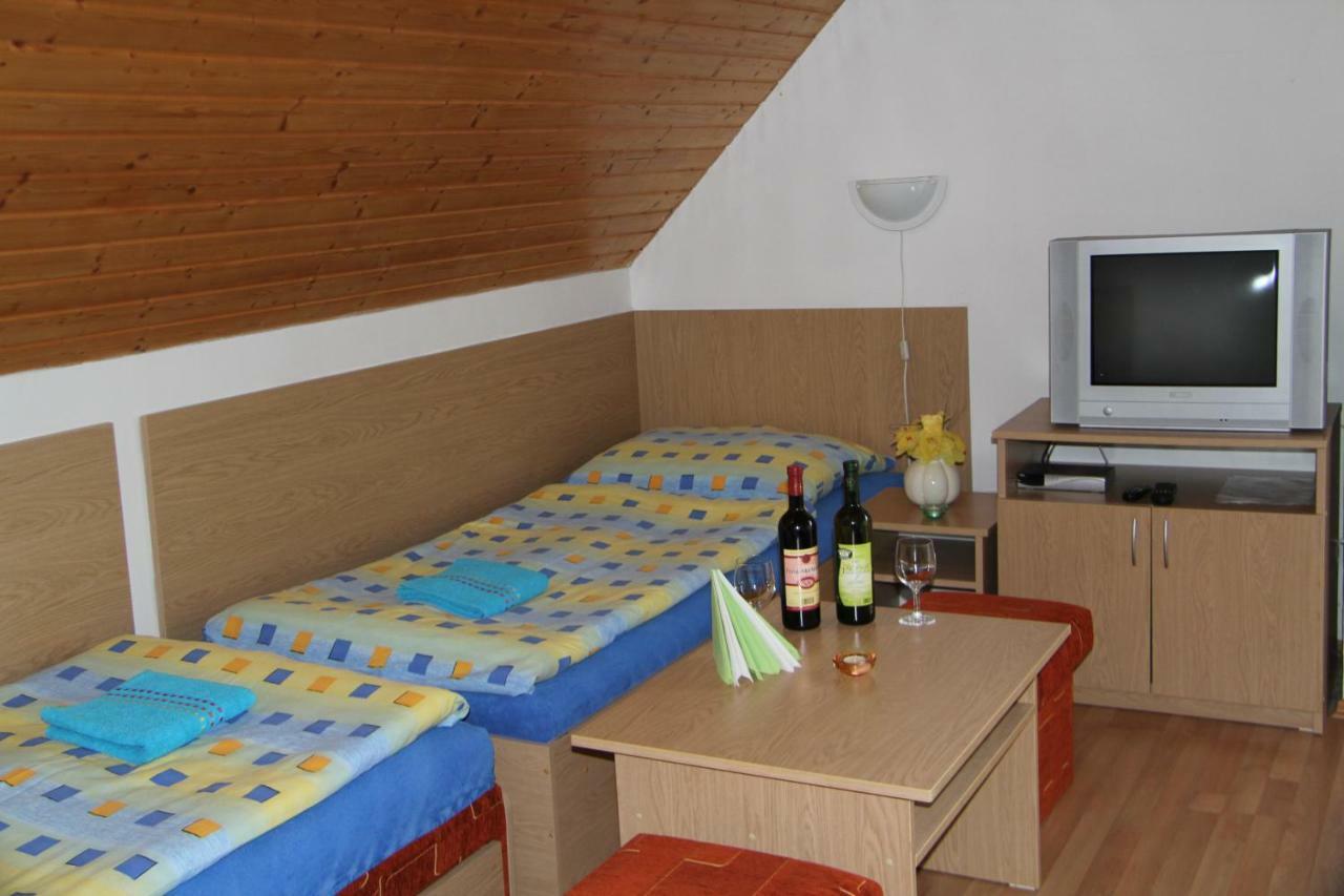 Penzion Brejk Liptovske Sliace Екстериор снимка